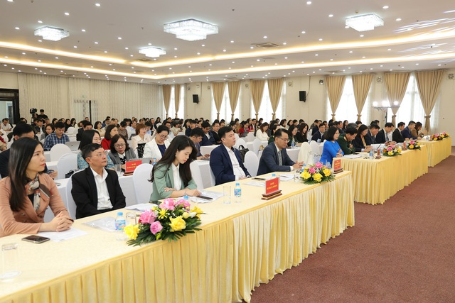 Việt Nam đối mặt với th&aacute;ch thức mức sinh thấp v&agrave; gi&agrave; h&oacute;a d&acirc;n số nhanh - Ảnh 1.