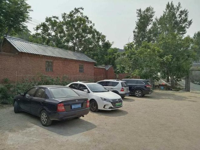 Cho hàng xóm mượn sân kinh doanh hơn chục năm miễn phí, đến lúc đòi lại thì trở mặt khiến tôi chết lặng - Ảnh 1. Cho hàng xóm mượn sân kinh doanh hơn chục năm miễn phí, đến lúc đòi lại thì trở mặt khiến tôi chết lặng - Ảnh 1.