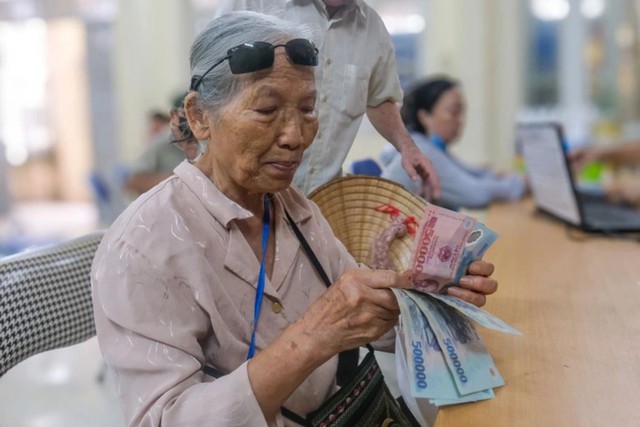 Tin vui cho những người hưởng trợ cấp xã hội hằng tháng, được tăng mức hưởng từ ngày 1/1/2026 - Ảnh 1.
