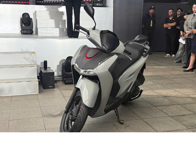 Giá xe SH mới nhất giảm mạnh, rẻ chưa từng có trong lịch sử khiến khách Việt ùn ùn chốt đơn - Ảnh 2. Giá xe SH mới nhất giảm mạnh, rẻ chưa từng có trong lịch sử khiến khách Việt ùn ùn chốt đơn - Ảnh 2.