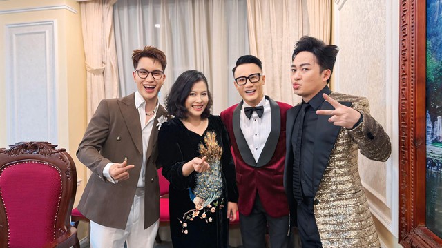 Nhạc sĩ Nguyễn Văn Chung và nhiều sao Việt vỡ òa ăn mừng đội tuyển Việt Nam giành chiến thắng - Ảnh 5. Nhạc sĩ Nguyễn Văn Chung và nhiều sao Việt vỡ òa ăn mừng đội tuyển Việt Nam giành chiến thắng - Ảnh 5.