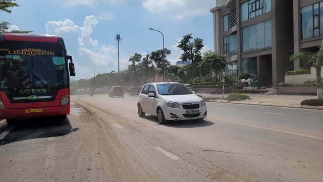 Hà Nội khuyến cáo hạn chế hoạt động ngòai trời do ô nhiễm không khí cao - Ảnh 1.