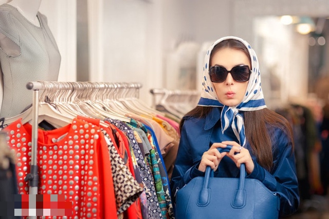 5 thứ không nên mua sau tuổi 50 - Ảnh 1.