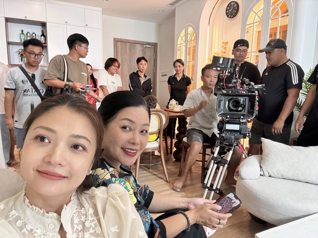 Nữ NSƯT đang gây sốt trong phim phát sóng giờ vàng 'Gia đình trái dấu' tuổi trung niên nhan sắc vẫn rực rỡ - Ảnh 2.