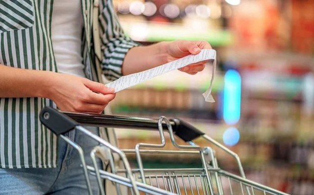 5 thứ không nên mua sau tuổi 50: Chìa khóa để sống tối giản và giàu có  - Ảnh 3.