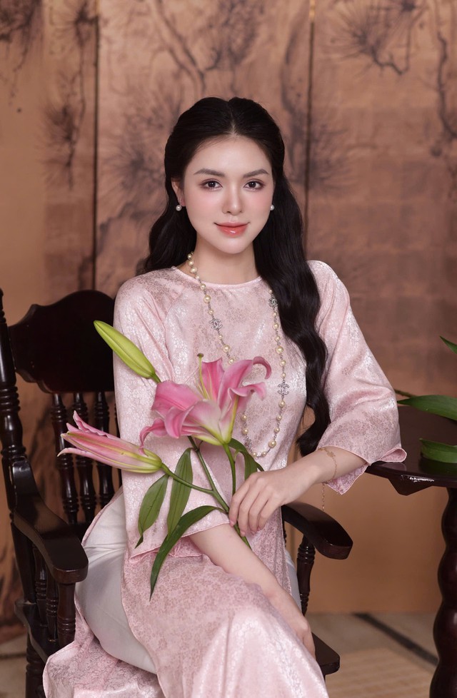 Ch&acirc;n dung nữ diễn vi&ecirc;n H&agrave; B&iacute;ch Ngọc k&eacute;m Mạnh Trường 16 tuổi đang g&acirc;y sốt - Ảnh 9.