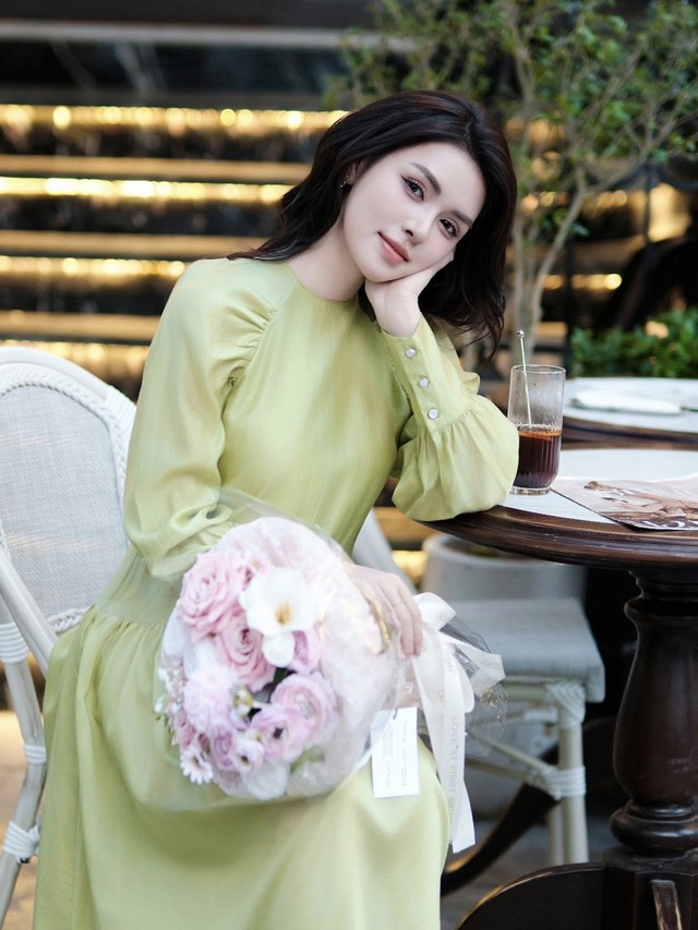 Ch&acirc;n dung nữ diễn vi&ecirc;n H&agrave; B&iacute;ch Ngọc k&eacute;m Mạnh Trường 16 tuổi đang g&acirc;y sốt - Ảnh 10.