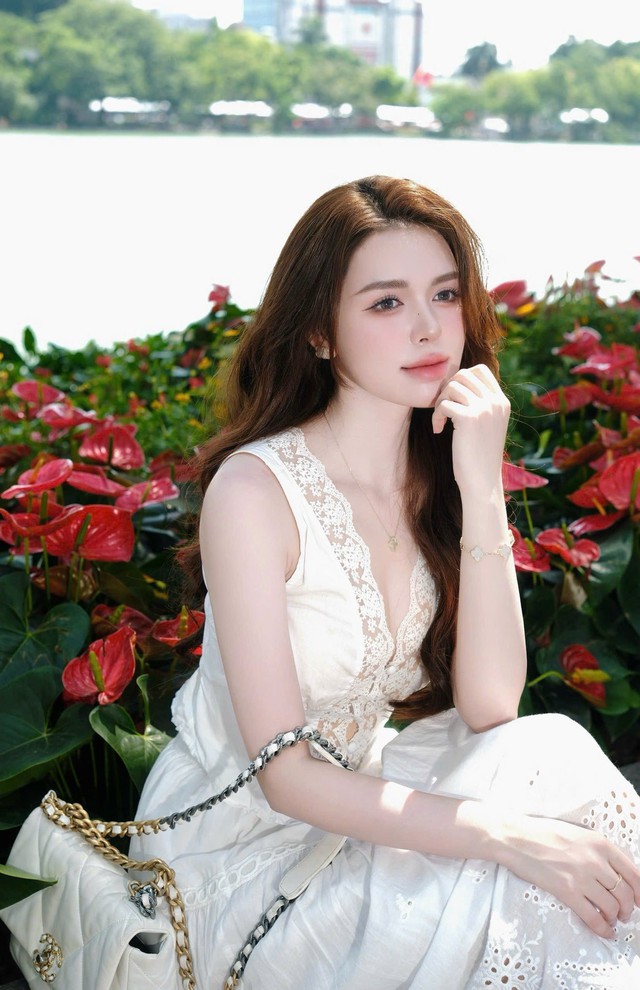 Ch&acirc;n dung nữ diễn vi&ecirc;n H&agrave; B&iacute;ch Ngọc k&eacute;m Mạnh Trường 16 tuổi đang g&acirc;y sốt - Ảnh 8.