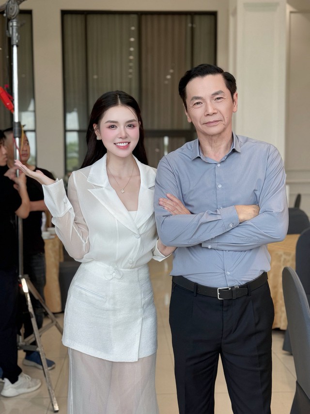 Ch&acirc;n dung nữ diễn vi&ecirc;n H&agrave; B&iacute;ch Ngọc k&eacute;m Mạnh Trường 16 tuổi đang g&acirc;y sốt - Ảnh 3.