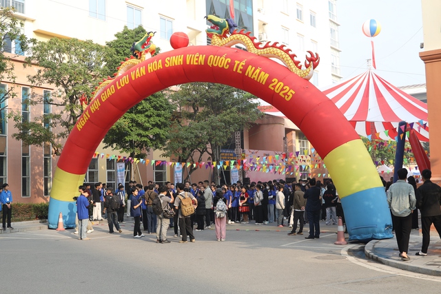 Ng&agrave;y hội giao lưu văn h&oacute;a sinh vi&ecirc;n quốc tế đặc sắc tại Đại học C&ocirc;ng nghiệp H&agrave; Nội - Ảnh 3.