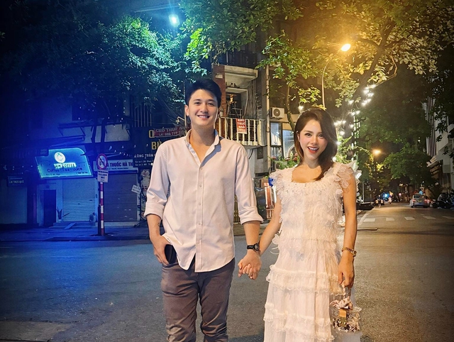 Nhan sắc mẹ đơn thân được nam diễn viên kém 6 tuổi yêu say đắm, sở hữu nhà 9 tầng ở trung tâm Hà Nội- Ảnh 4. Nhan sắc mẹ đơn thân được nam diễn viên kém 6 tuổi yêu say đắm, sở hữu nhà 9 tầng ở trung tâm Hà Nội- Ảnh 4.