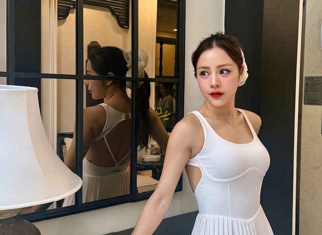 Nhan sắc mẹ đơn thân được nam diễn viên kém 6 tuổi yêu say đắm, sở hữu nhà 9 tầng ở trung tâm Hà Nội- Ảnh 8. Nhan sắc mẹ đơn thân được nam diễn viên kém 6 tuổi yêu say đắm, sở hữu nhà 9 tầng ở trung tâm Hà Nội- Ảnh 8.