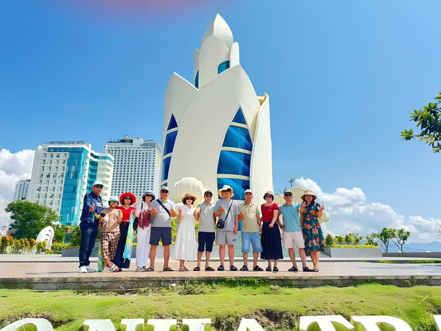 Đặt tour Tết Nguy&ecirc;n đ&aacute;n 2026 tại Đất Việt Tour nhận ưu đ&atilde;i đến 4 triệu đồng - Ảnh 2.