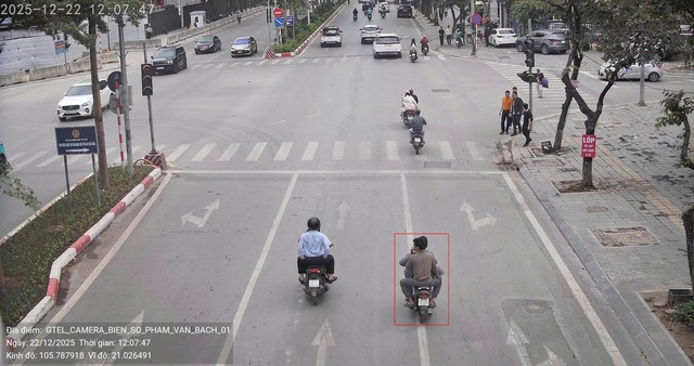 Hà Nội: Danh sách 96 phương tiện vi phạm bị Camera AI ghi hình ngày 23/12 - Ảnh 1. Hà Nội: Danh sách 96 phương tiện vi phạm bị Camera AI ghi hình ngày 23/12 - Ảnh 1.