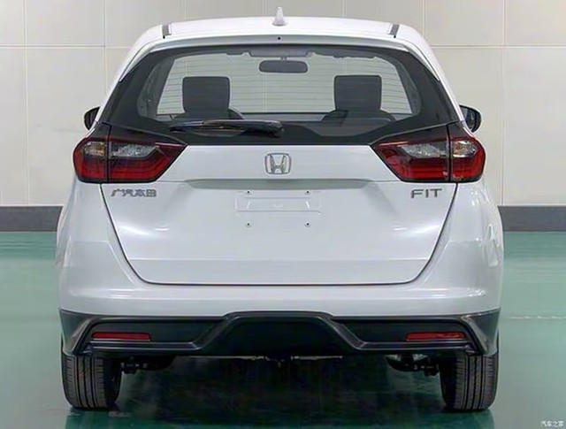 Gi&aacute; cả thị trường &ocirc; t&ocirc; hatchback tại Việt Nam: Kh&aacute;m ph&aacute; Honda Fit 2026 - Ảnh 3.