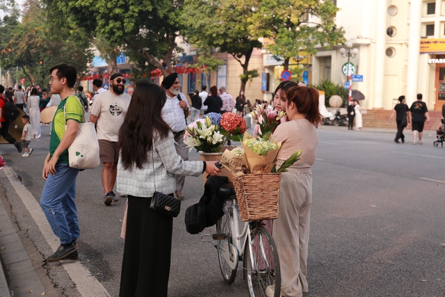 &Aacute;o d&agrave;i truyền thống 'gọi tết', dịch vụ chụp ảnh cuối năm v&agrave;o m&ugrave;a s&ocirc;i động - Ảnh 6.