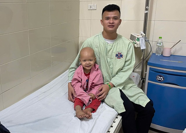 MS 1054: Con trai 3 tuổi bị ung thư, người cha đơn th&acirc;n ngh&egrave;o kh&oacute; mong sự gi&uacute;p đỡ từ cộng đồng - Ảnh 3.