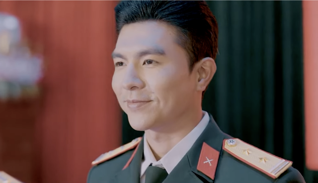 Phản ứng kh&aacute;n giả khi nam phản diện 'Mưa đỏ' đ&oacute;ng phim giờ v&agrave;ng VTV - Ảnh 3.