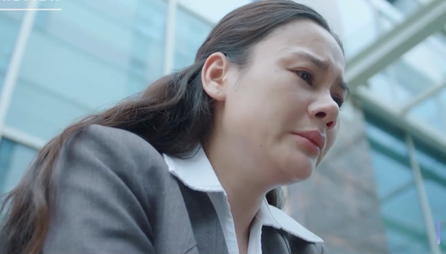 Thanh tra Nguyệt bật kh&oacute;c lo sợ bị ph&aacute;t hiện nhận hối lộ th&ugrave;ng tiền - Ảnh 3.