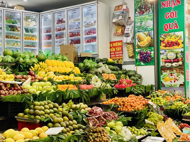 Tiểu thương chia sẻ về một loại cam đang b&aacute;n tr&agrave;n ngập thị trường, được người ti&ecirc;u d&ugrave;ng kh&ocirc;ng tiếc tiền chi - Ảnh 1.