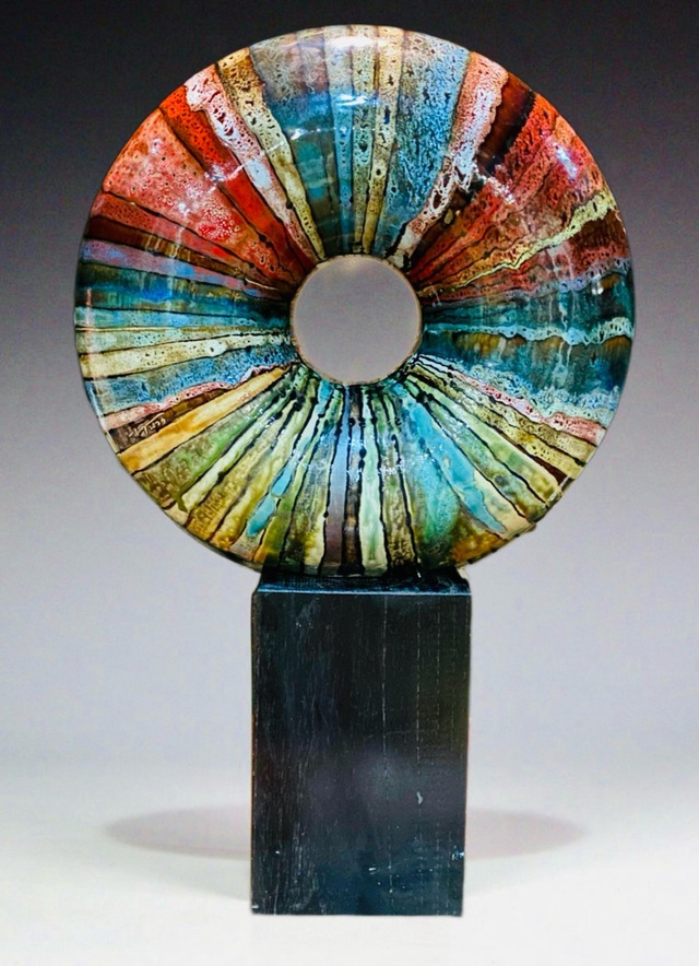 samsara-no8-2024-color-glaze-ceramic-63x40x18-nguyen-thu-thuy--17668142577411173189945.jpg