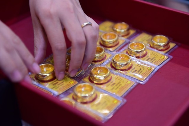 Gi&aacute; v&agrave;ng h&ocirc;m nay 28/12: V&agrave;ng SJC, v&agrave;ng nhẫn Bảo T&iacute;n Minh Ch&acirc;u, Doji, Ph&uacute; Qu&yacute; tăng, giảm ra sao? - Ảnh 1.