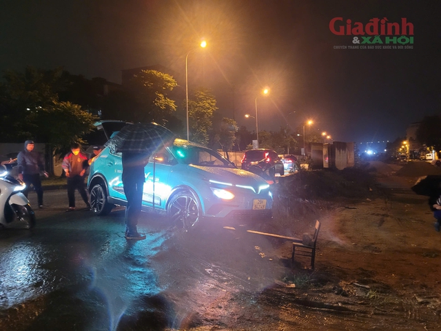 Xe ô tô gặp nạn tại công trình 370 tỷ ở Hà Nội , người dân lo lắng về an toàn - Ảnh 4.