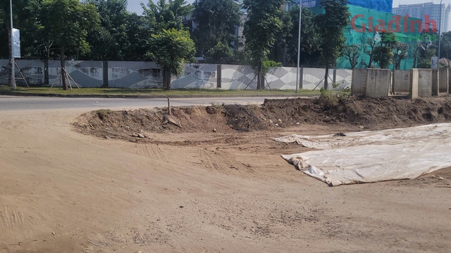 Xe ô tô gặp nạn tại công trình 370 tỷ ở Hà Nội , người dân lo lắng về an toàn - Ảnh 7.