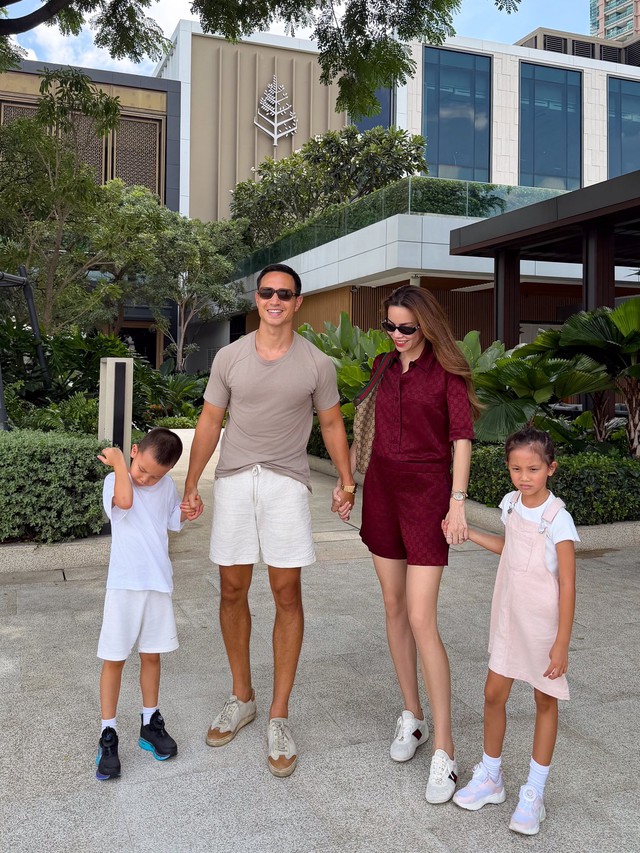 Hồ Ngọc Hà - Kim Lý tình tứ ở New York, đời thực có 8 năm viên mãn bên nhau - Ảnh 9.