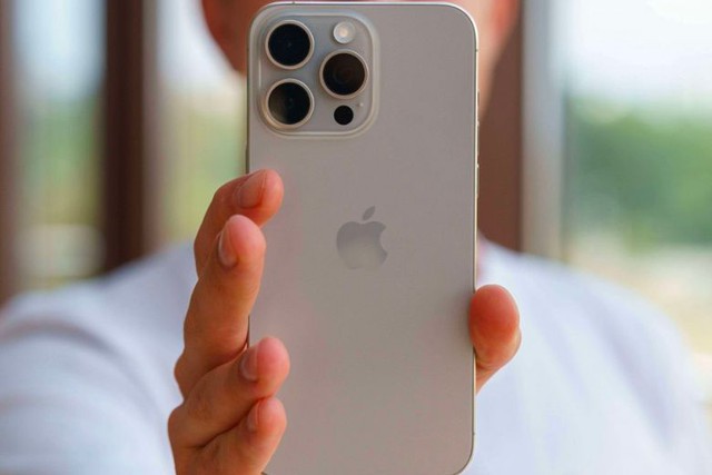 Gi&aacute; iPhone cũ rẻ nhất, đ&aacute;ng mua nhất hiện nay: Thấp nhất 12 triệu đồng, iPhone 15 Pro, iPhone 13 Pro Max c&ograve;n bao nhi&ecirc;u? - Ảnh 2.