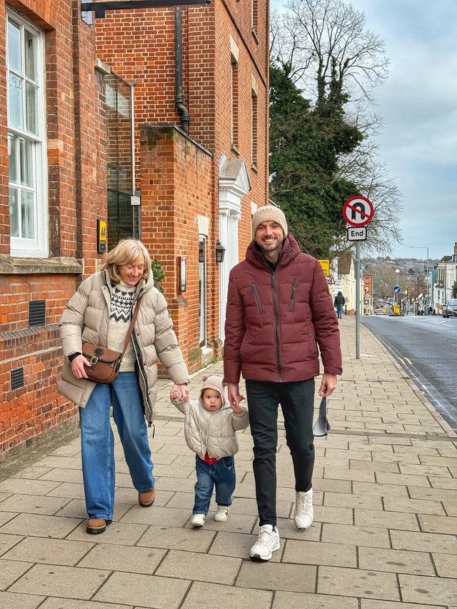 Mẹ chồng siêu mẫu Hà Anh trẻ đẹp và tâm lý với con dâu - Ảnh 2. Mẹ chồng siêu mẫu Hà Anh trẻ đẹp và tâm lý với con dâu - Ảnh 2.