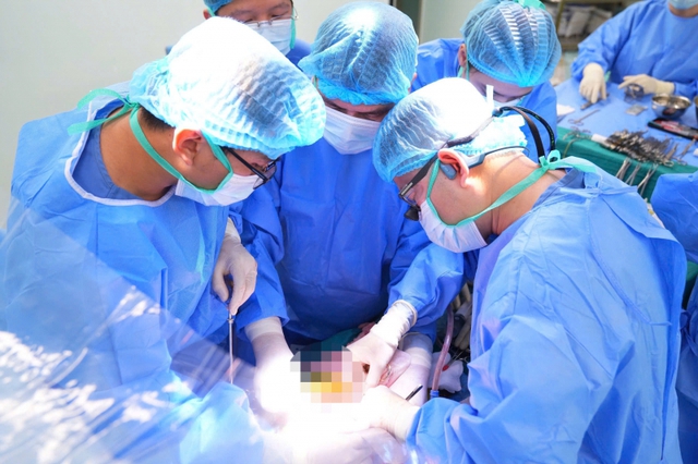 Tin s&aacute;ng 1/1/2026: Lộ diện linh vật ngựa đầu ti&ecirc;n Tết B&iacute;nh Ngọ; kh&ocirc;ng kh&iacute; lạnh rất mạnh ảnh hưởng to&agrave;n miền Bắc, miền Trung mưa to - Ảnh 4.