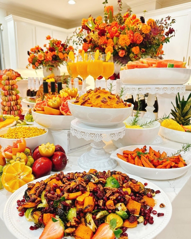 Tiệc Tạ ơn rực sắc cam của Hoa hậu Phạm Hương đầy món ngon hấp dẫn - Ảnh 10. Tiệc Tạ ơn rực sắc cam của Hoa hậu Phạm Hương đầy món ngon hấp dẫn - Ảnh 10.