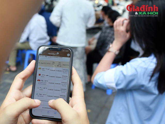 Sinh viên đối mặt với phí tài khoản ngân hàng: Gánh nặng tài chính ngày càng lớn - Ảnh 3.