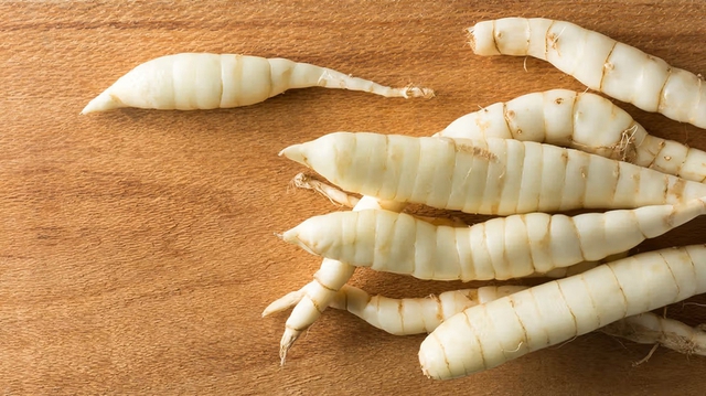 Củ dong riềng - thực phẩm hỗ trợ kiểm soát đường huyết và tốt cho tim mạch - Ảnh 1.