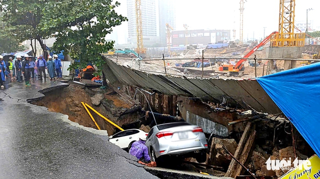 Xác định nguyên nhân ban đầu vụ “hố tử thần” xuất hiện ở trung tâm Đà Nẵng - Ảnh 1.