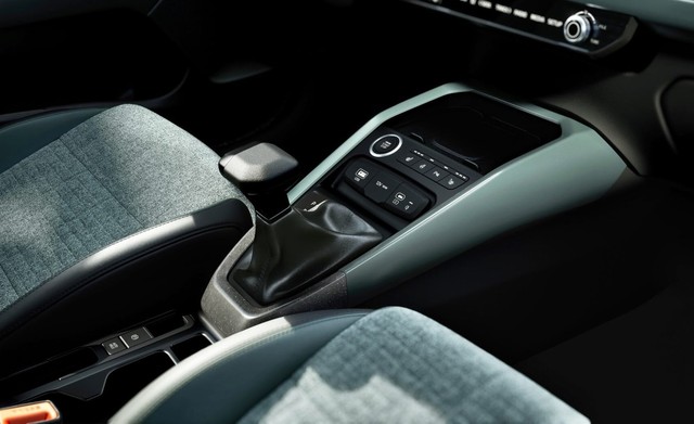 Giá xe SUV cỡ nhỏ Kia Stonic 2026 tại Trung Quốc: Đối thủ mới của Toyota Yaris Cross - Ảnh 4. Giá xe SUV cỡ nhỏ Kia Stonic 2026 tại Trung Quốc: Đối thủ mới của Toyota Yaris Cross - Ảnh 4.