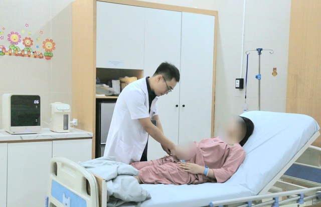 Thâm nhập ca mổ lấy thai tại Ninh Bình: Hành trình đưa ' thiên thần ' ra đời - Ảnh 10. Thâm nhập ca mổ lấy thai tại Ninh Bình: Hành trình đưa ' thiên thần ' ra đời - Ảnh 10.