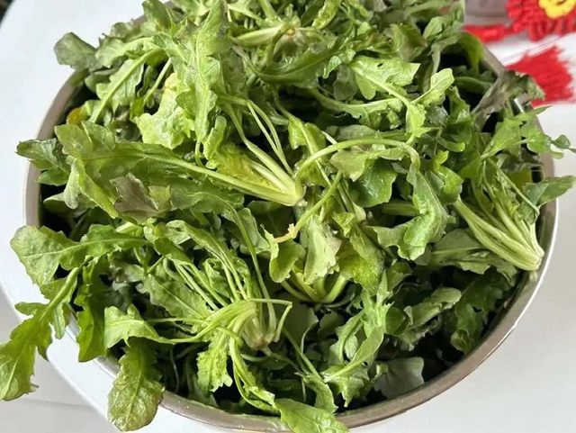 Món ngon ngày lạnh: Thanh nhiệt gan, bổ mắt với món rau “báu vật” của mùa đông - Ảnh 2. Món ngon ngày lạnh: Thanh nhiệt gan, bổ mắt với món rau “báu vật” của mùa đông - Ảnh 2.