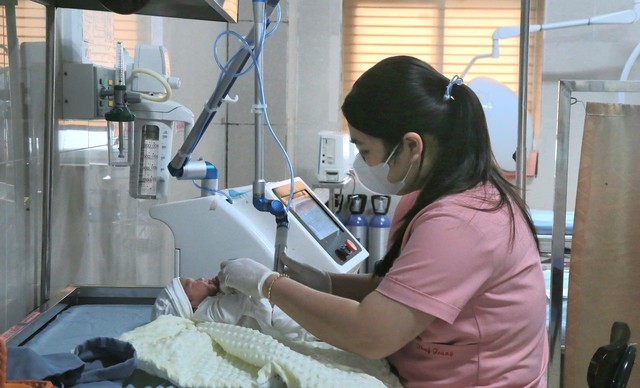 Thâm nhập ca mổ lấy thai tại Ninh Bình: Hành trình đưa ' thiên thần ' ra đời - Ảnh 14. Thâm nhập ca mổ lấy thai tại Ninh Bình: Hành trình đưa ' thiên thần ' ra đời - Ảnh 14.