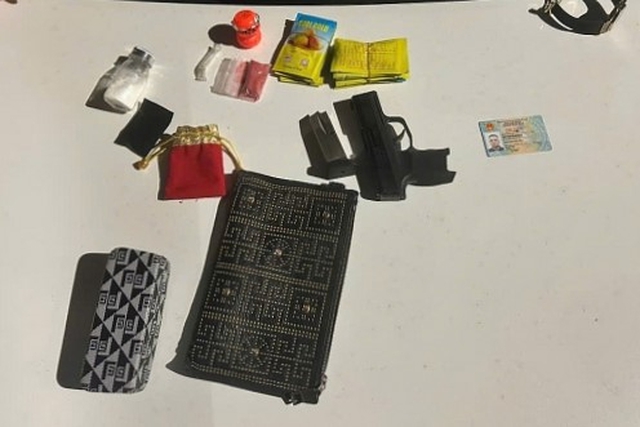 Hà Nội bắt gã giang hồ mang ma túy và súng đã lên nòng tại chốt 141 - Ảnh 2. Hà Nội bắt gã giang hồ mang ma túy và súng đã lên nòng tại chốt 141 - Ảnh 2.