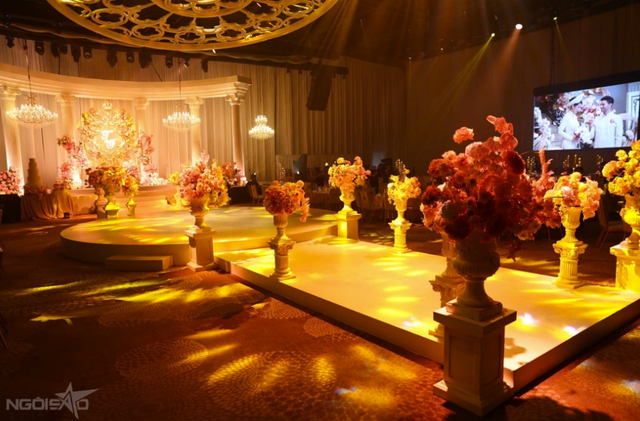 Video: Cận cảnh nhan sắc đỉnh chóp của cô dâu Tiên Nguyễn trong ngày trọng đại - Ảnh 3. Video: Cận cảnh nhan sắc đỉnh chóp của cô dâu Tiên Nguyễn trong ngày trọng đại - Ảnh 3.