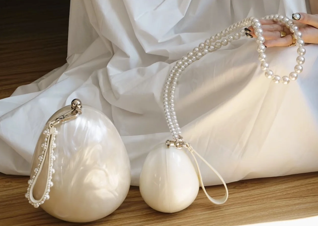 ‘Dâu tỷ phú' Phương Nhi nổi bật tại lễ trao giải VinFuture, vật dụng người đẹp cầm có gì đặc biệt mà được chú ý? - Ảnh 2. ‘Dâu tỷ phú' Phương Nhi nổi bật tại lễ trao giải VinFuture, vật dụng người đẹp cầm có gì đặc biệt mà được chú ý? - Ảnh 2.