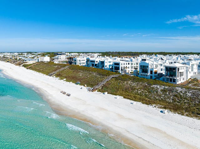 Bất động sản ven biển: 'Của hiếm' trong giới đầu tư - Ảnh 2. Bất động sản ven biển: 'Của hiếm' trong giới đầu tư - Ảnh 2.