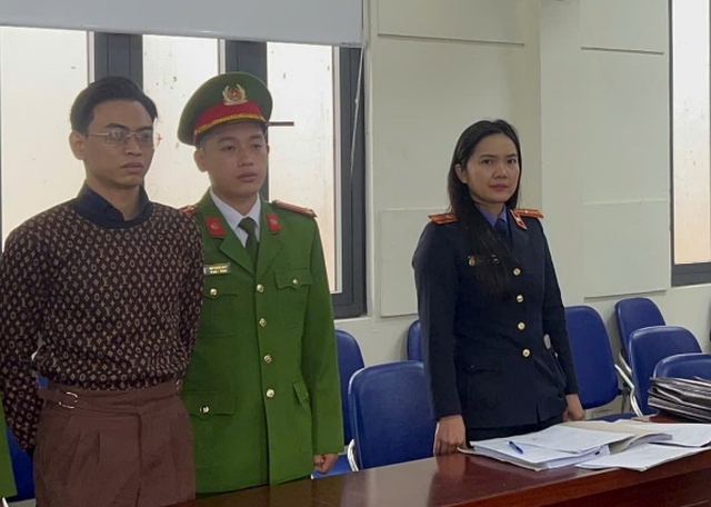 Hà Nội: Bắt tạm giam 'tổng tài' chỉ đạo đánh người ở quán cà phê - Ảnh 2. Hà Nội: Bắt tạm giam 'tổng tài' chỉ đạo đánh người ở quán cà phê - Ảnh 2.