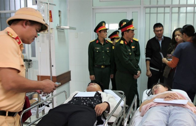 Nạn nhân vụ tai nạn giữa xe khách và xe đầu kéo trên cao tốc Đà Nẵng – Quảng Ngãi kể lại phút giây thoát khỏi 'lưỡi hái tử thần' - Ảnh 3. Nạn nhân vụ tai nạn giữa xe khách và xe đầu kéo trên cao tốc Đà Nẵng – Quảng Ngãi kể lại phút giây thoát khỏi 'lưỡi hái tử thần' - Ảnh 3.