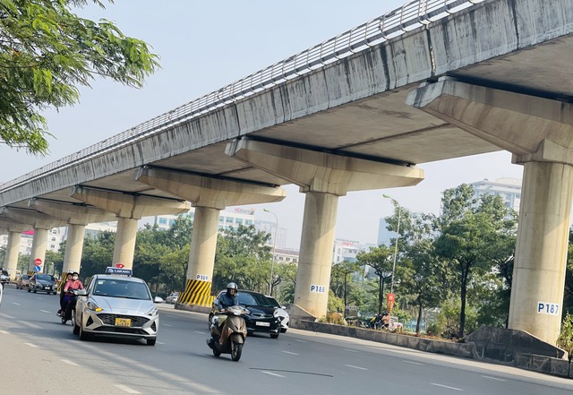 Hà Nội và miền Bắc còn nắng mạnh, sau đó sắp có sự thay đổi hình thái thời tiết - Ảnh 1. Hà Nội và miền Bắc còn nắng mạnh, sau đó sắp có sự thay đổi hình thái thời tiết - Ảnh 1.