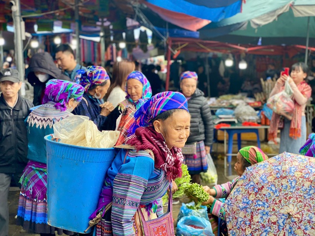 Chợ phiên lớn nhất vùng Tây Bắc tấp nập khách dịp đầu xuân- Ảnh 24.