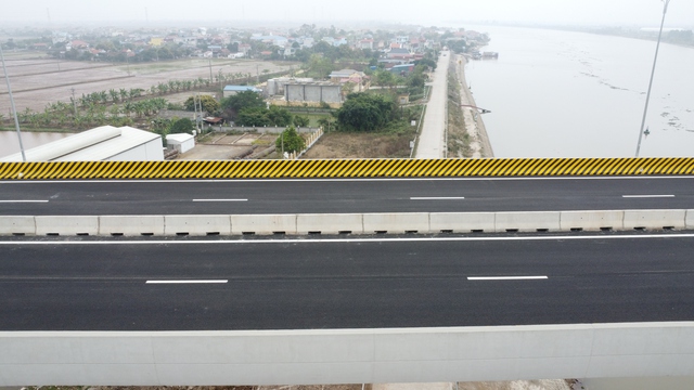 Nam Định: Chưa hoàn thiện nhưng nhiều người dân vẫn bất chấp nguy hiểm đi qua cầu Tam Tòa- Ảnh 13.