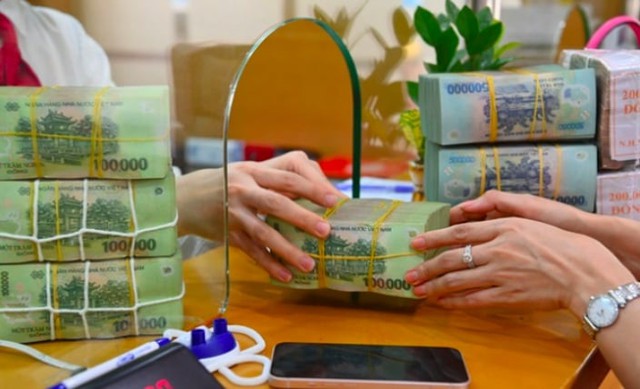 Lãi suất Vietcombank, BIDV mới nhất: Có 200 triệu đồng gửi BIDV nhận lãi bao nhiêu?- Ảnh 2.